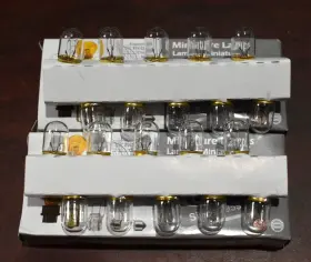 T3.25 Cec Industries 014271021688 Lot Of 20 #757 2.24w 28v 0.08a Mini Bulb