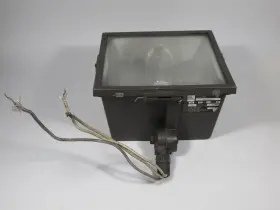 Sla-70-nlx-l Keene Corp. Floodlight 120v 60hz 1.6a 83w Lu.70/med Cos Dmg Used Sla-70-nlx-l Keene Corp. Floodlight 120v 60hz 1.6a 83w Lu.70/med Cos Dmg Used