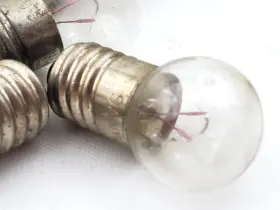 145198 Sanyo Lot Of 8 Ibm 6 Volt Watt Miniature Screw Base Lamps #3