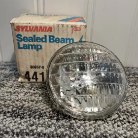 Sylvania/philips 30959-0 New Nos Vtg 4411 Sealed Beam Lamps 12v 30957-0