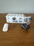 New Carquest CQ-9006 Shg Halogen Headlight Bulb. Fixed Price $10.00.